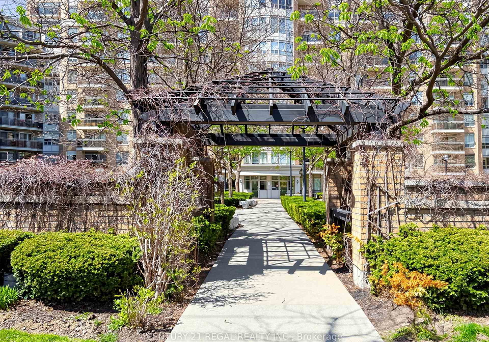 650-lawrence-avenue-w-toronto-ontario-c13082364