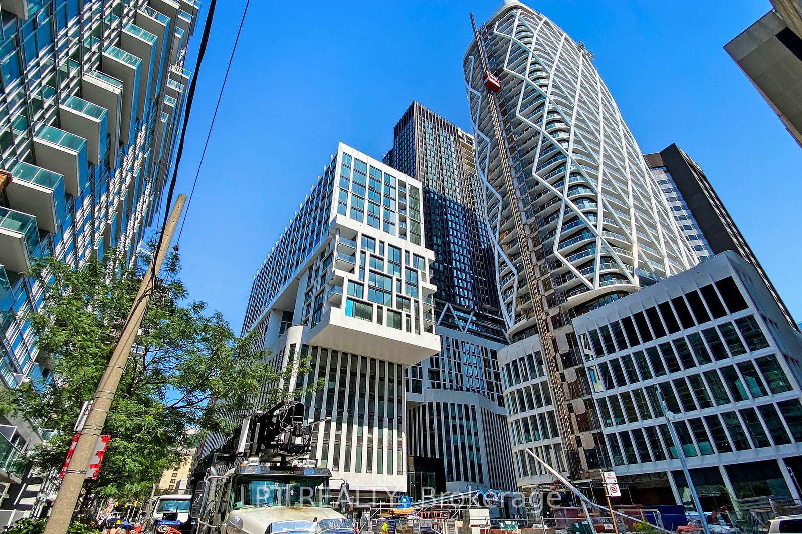 238-simcoe-street-toronto-ontario-c13082600