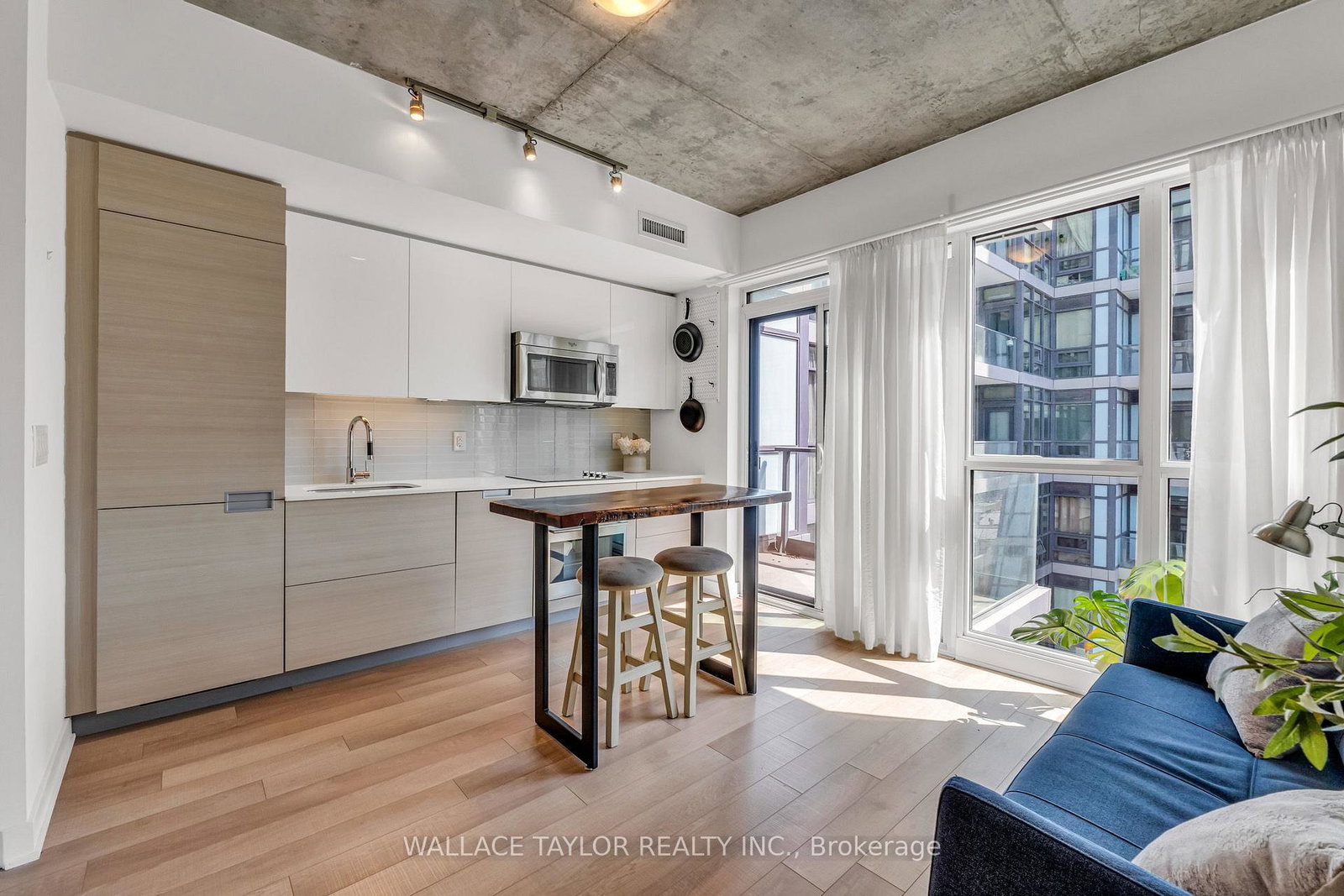 210-simcoe-street-toronto-ontario-c13083170
