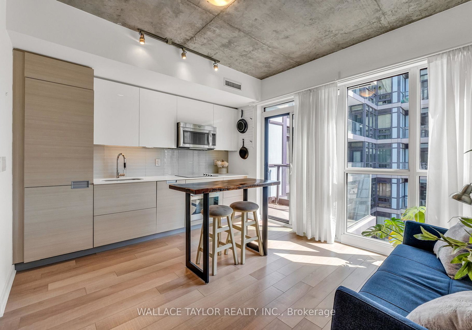 210-simcoe-street-toronto-ontario-c13083170