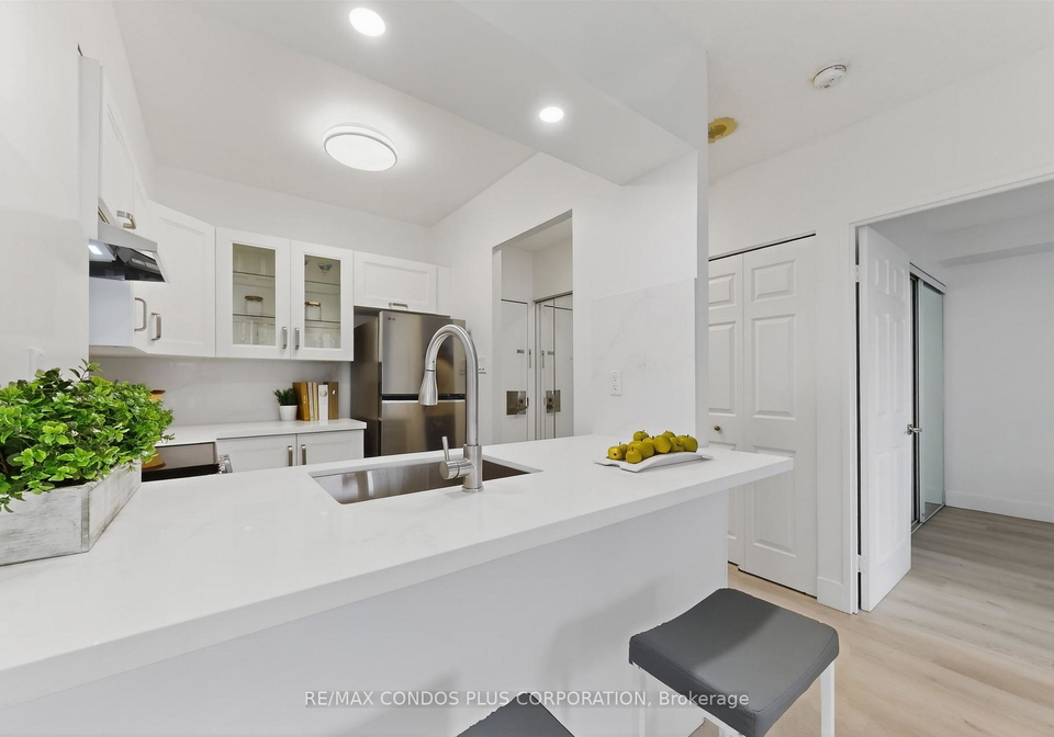 736-bay-street-toronto-ontario-c13084696