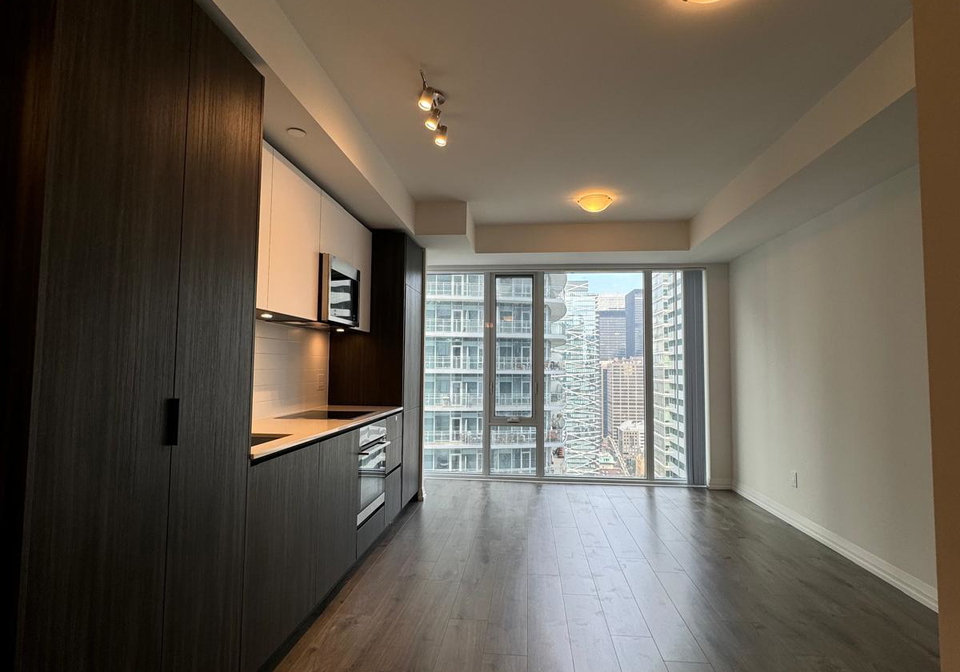 8-widmer-street-toronto-ontario-c13085006