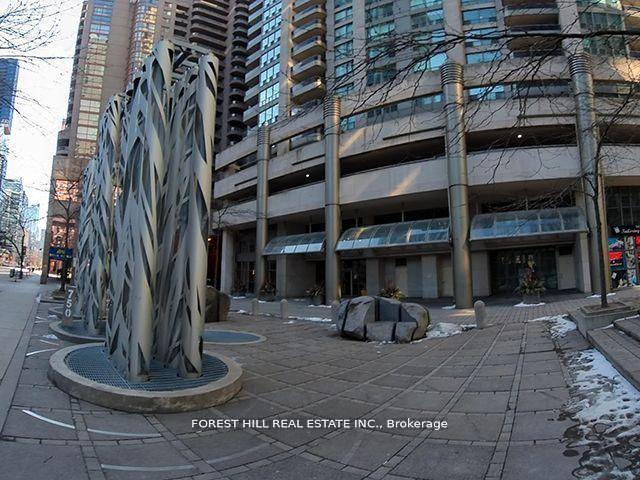 750-bay-street-toronto-ontario-c13085534