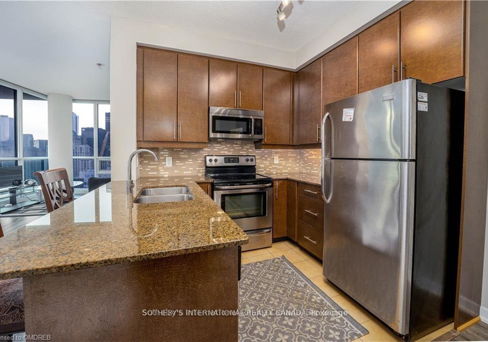 33-bay-street-toronto-ontario-c13085688
