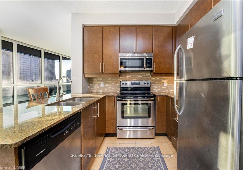 33-bay-street-toronto-ontario-c13085688