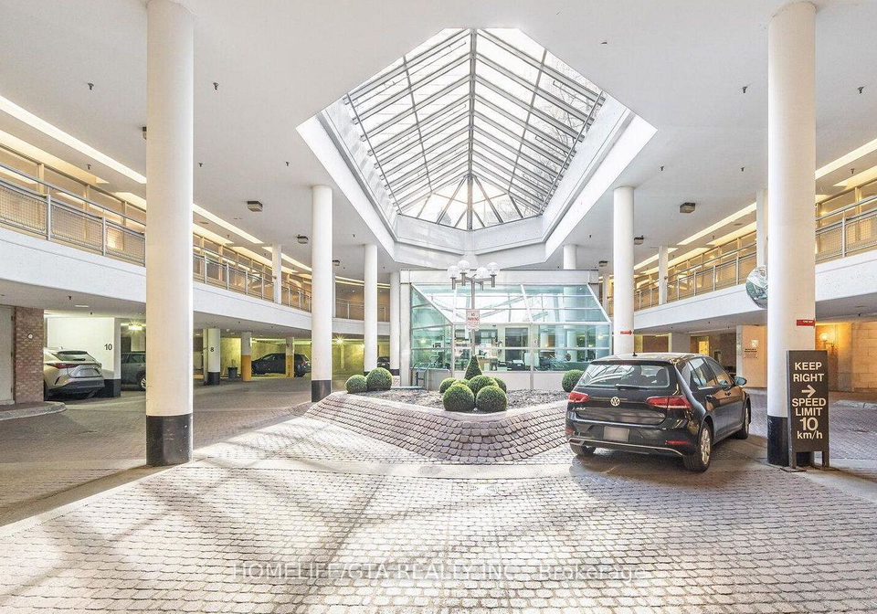 717-bay-street-toronto-ontario-c13085774