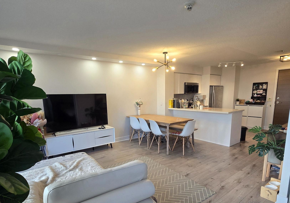 23-sheppard-avenue-e-north-york-ontario-c13086216