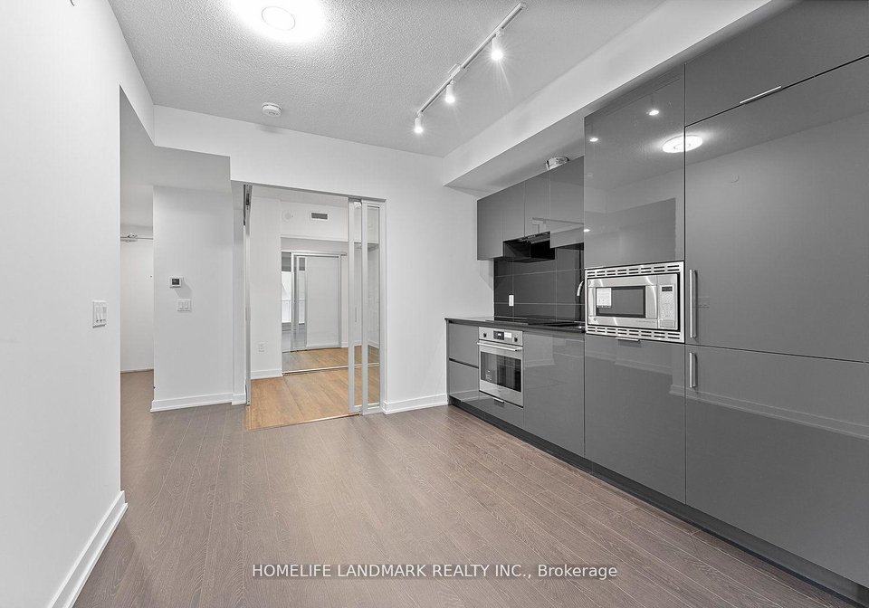 230-simcoe-street-toronto-ontario-c13086748