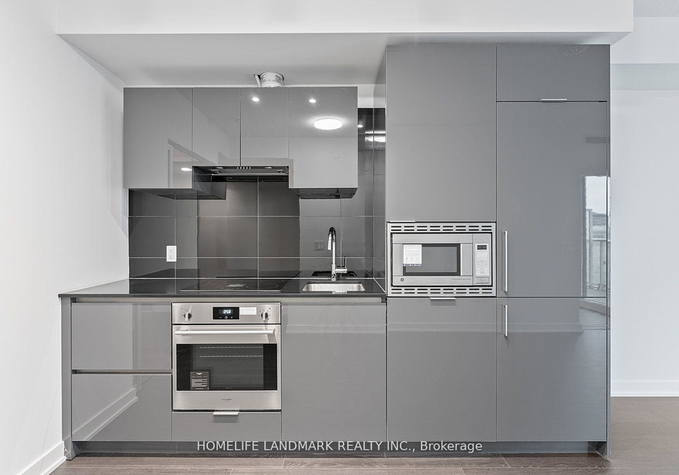 230-simcoe-street-toronto-ontario-c13086748