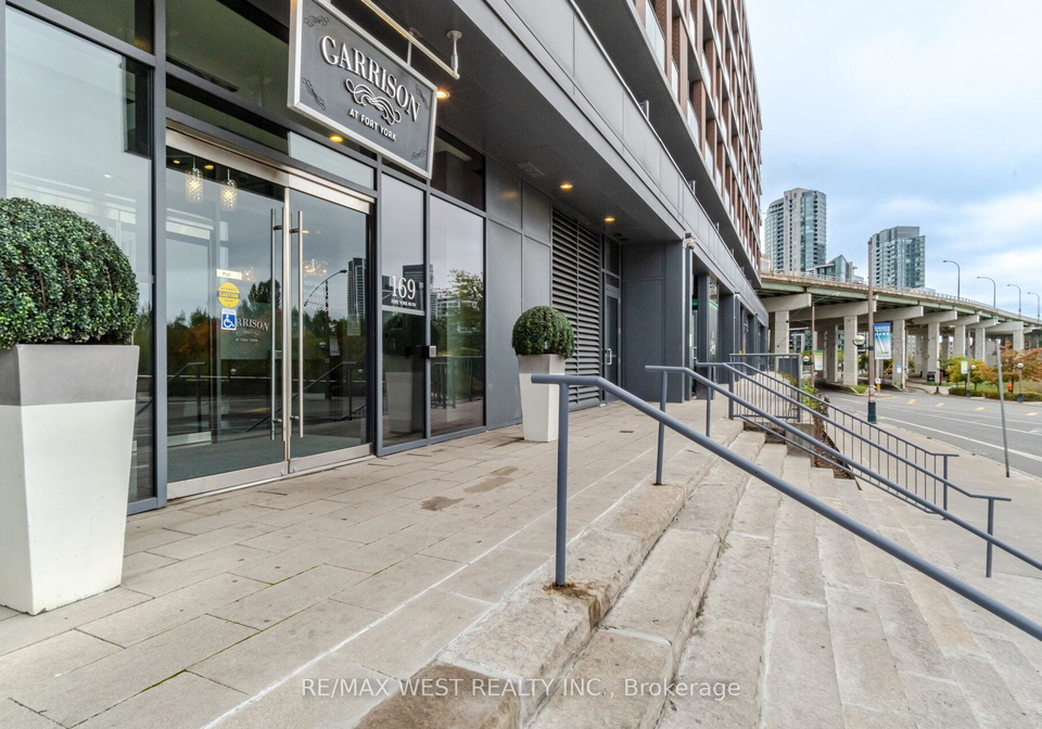 169-fort-york-boulevard-toronto-ontario-c13086910