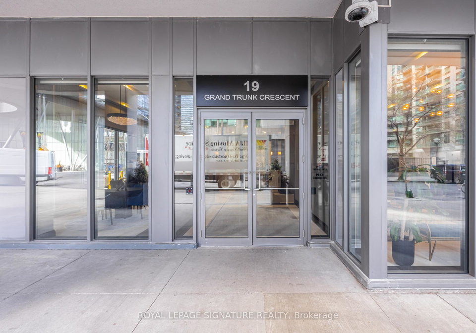 19-grand-trunk-crescent-toronto-ontario-c13086994