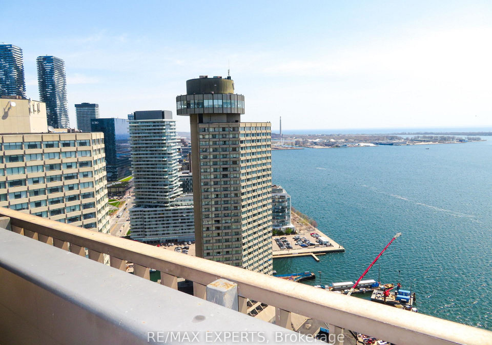 33-harbour-square-toronto-ontario-c13087120
