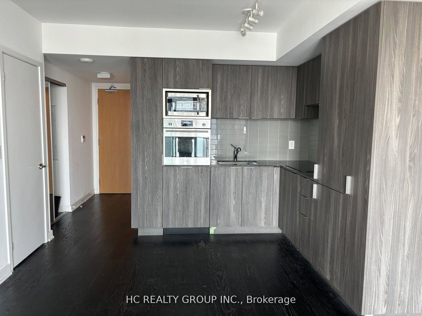 11-wellesley-street-w-toronto-ontario-c13087556