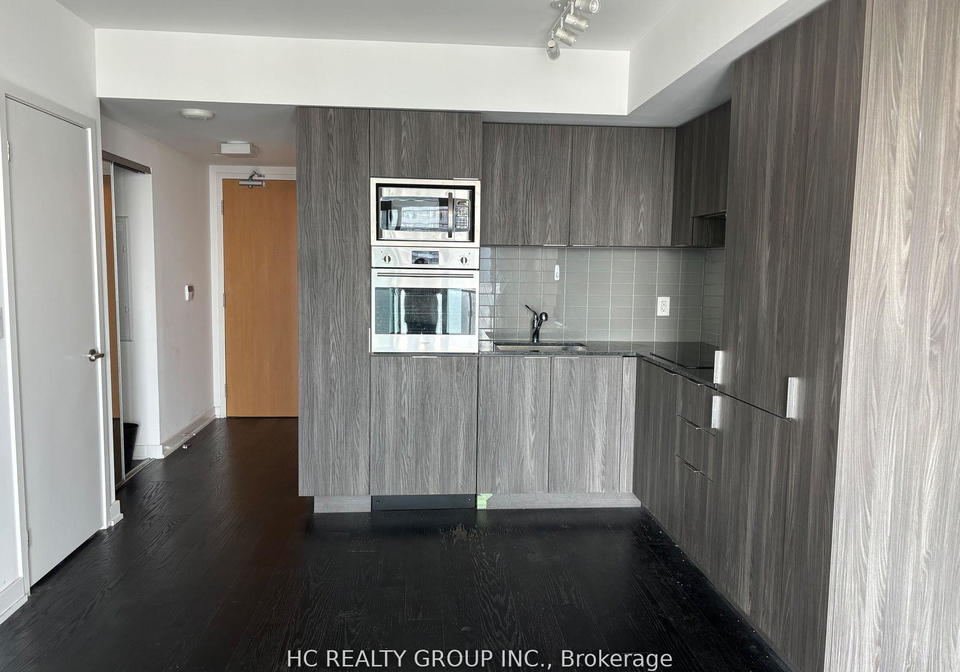 11-wellesley-street-w-toronto-ontario-c13087556