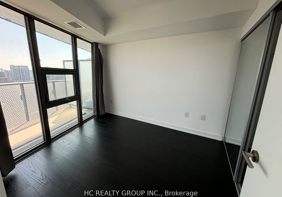 11-wellesley-street-w-toronto-ontario-c13087556