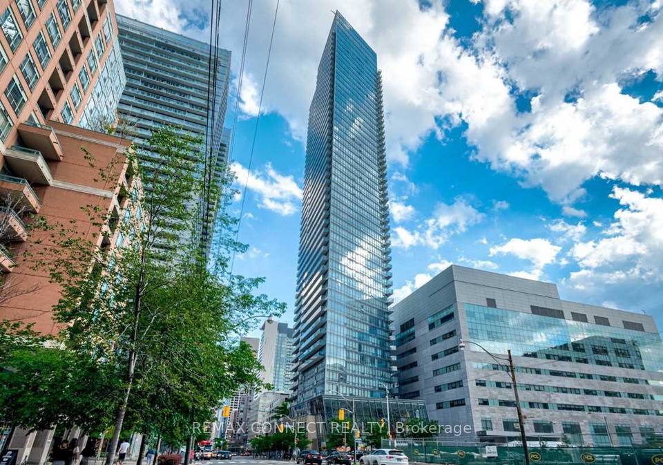 832-bay-street-toronto-ontario-c13087894