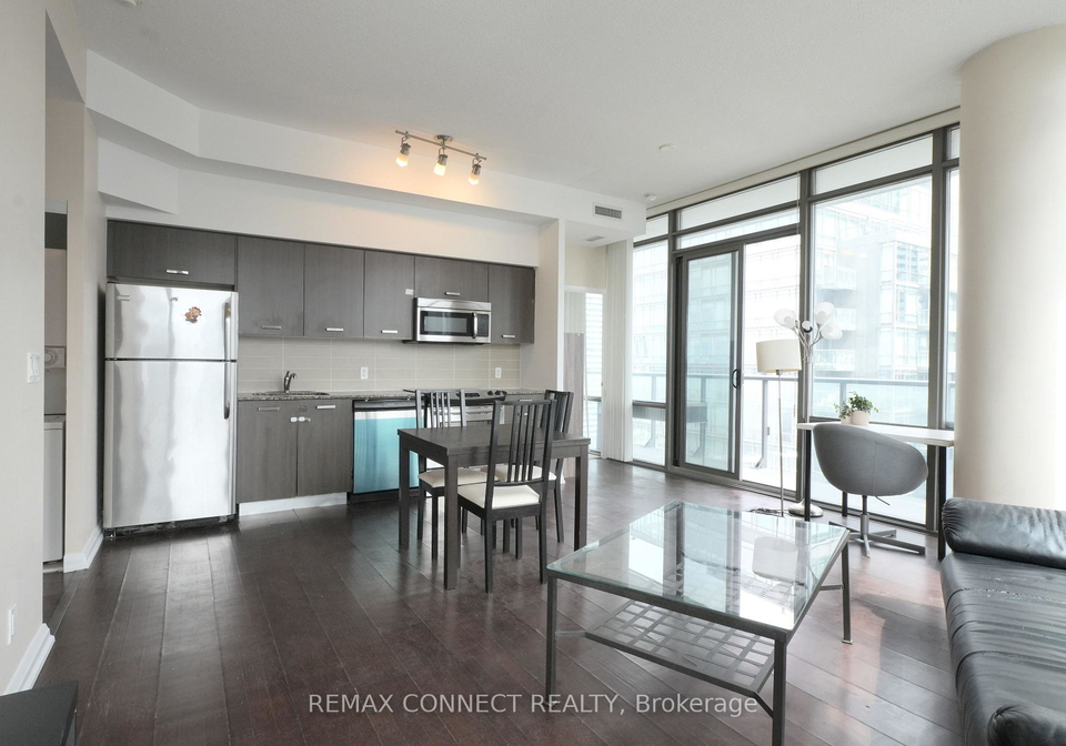 832-bay-street-toronto-ontario-c13087894