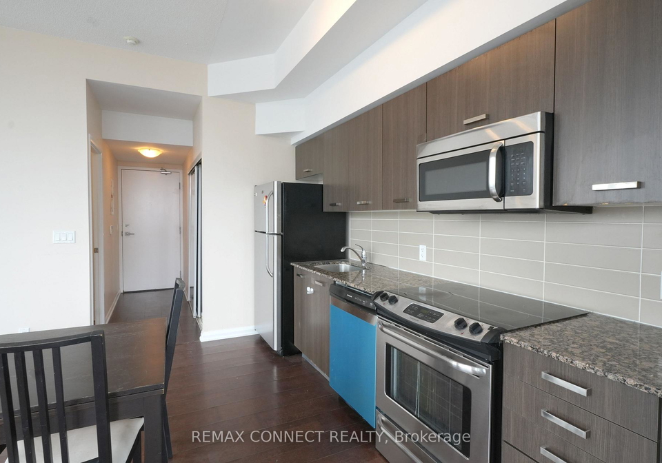 832-bay-street-toronto-ontario-c13087894