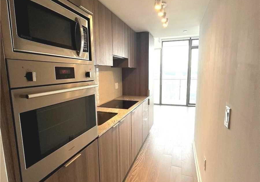 11-wellesley-street-w-toronto-ontario-c13088000