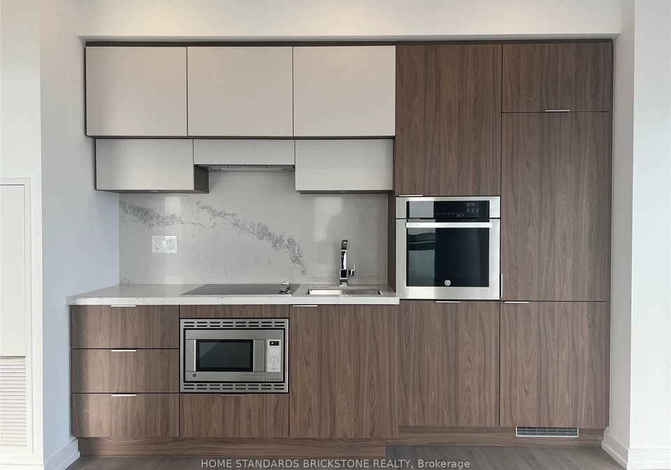 39-roehampton-avenue-toronto-ontario-c13088190