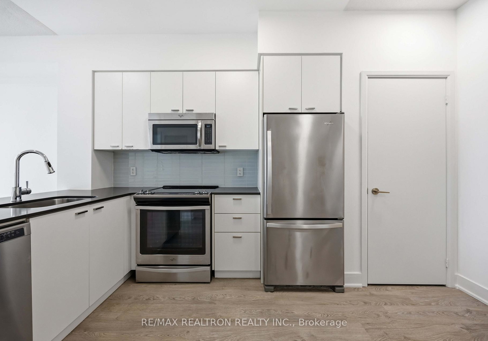 30-roehampton-avenue-toronto-ontario-c13089274
