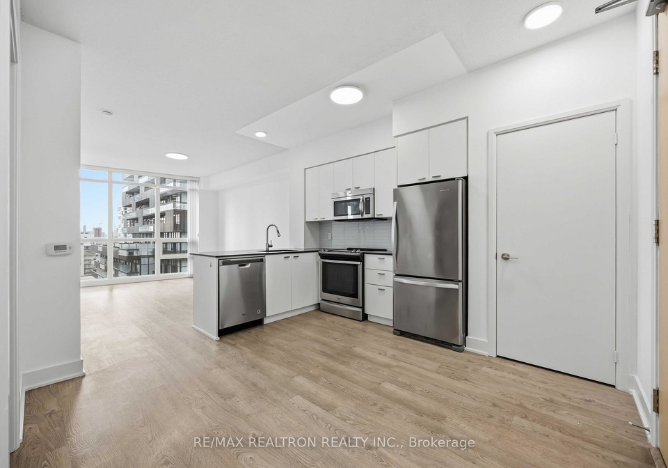 30-roehampton-avenue-toronto-ontario-c13089274