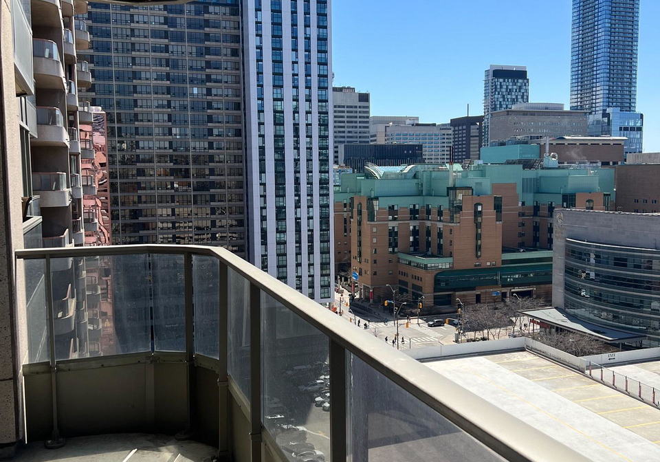 750-bay-street-toronto-ontario-c13090178