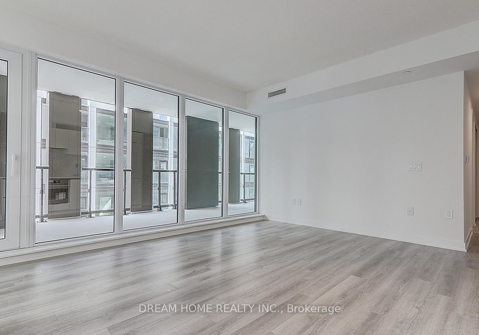 238-simcoe-street-toronto-ontario-c13090580