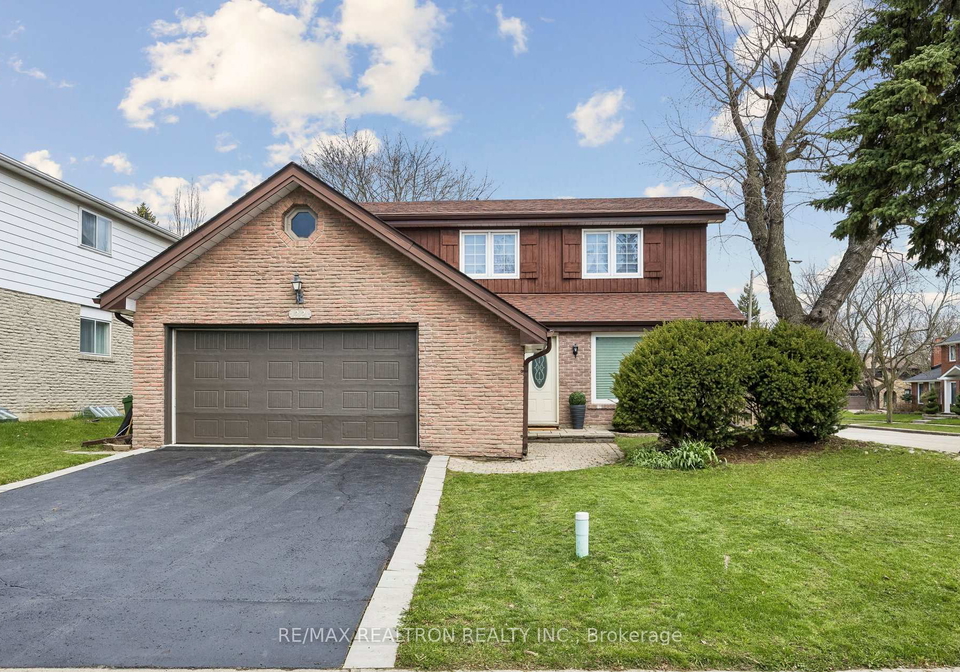 22-denlow-boulevard-north-york-ontario-c13090722