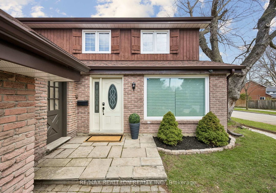 22-denlow-boulevard-north-york-ontario-c13090722