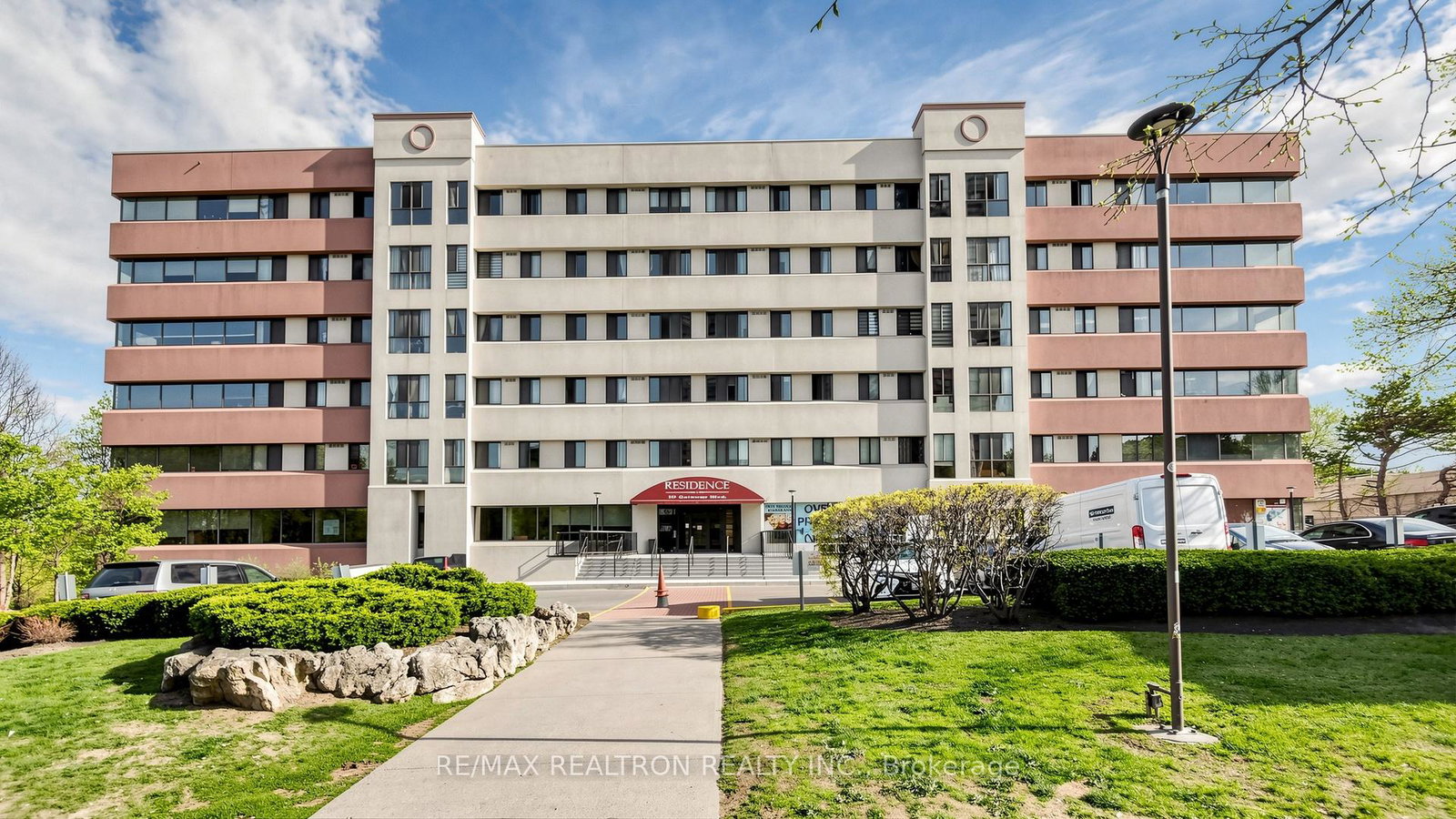 10-gateway-boulevard-east-york-ontario-c13090784