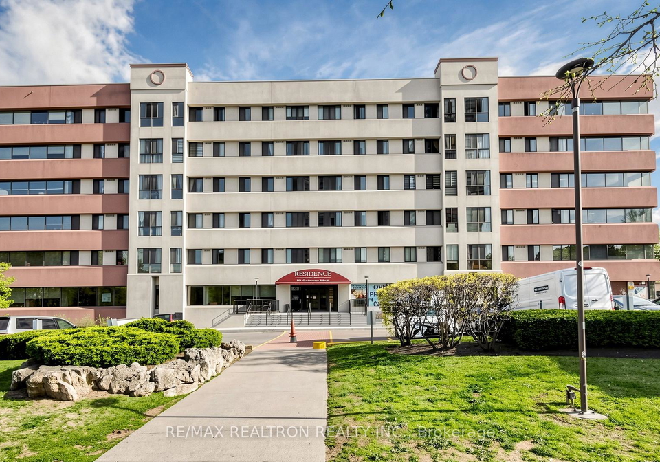 10-gateway-boulevard-east-york-ontario-c13090784