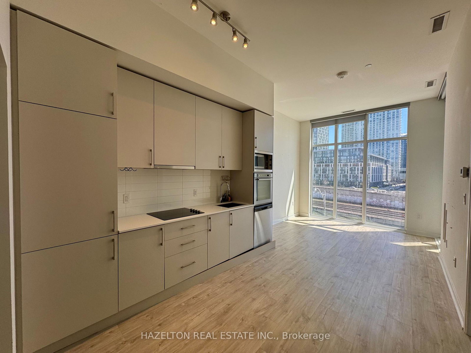 576-front-street-w-toronto-ontario-c13090840