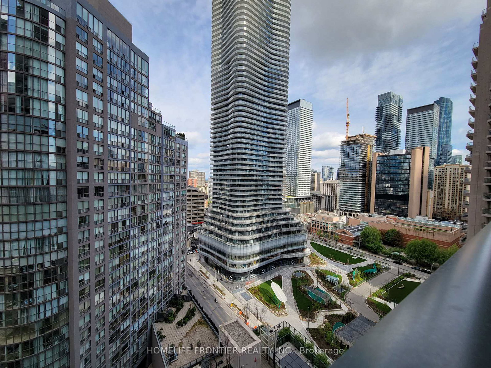 955-bay-street-toronto-ontario-c13091068