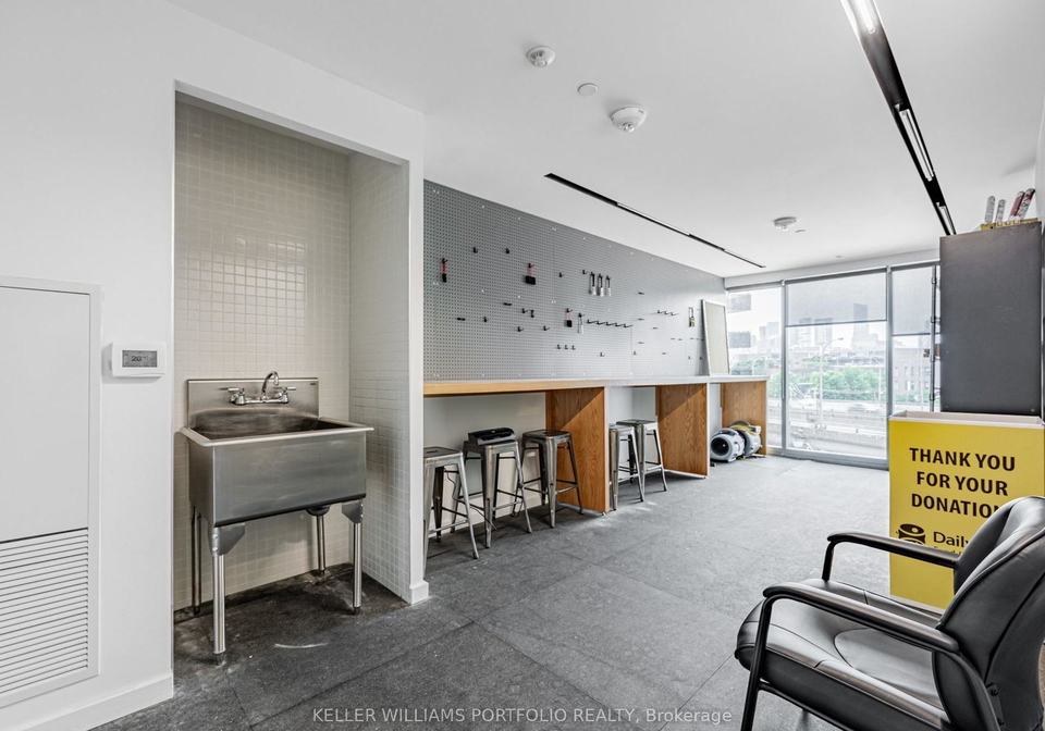 170-bayview-avenue-toronto-ontario-c13091500