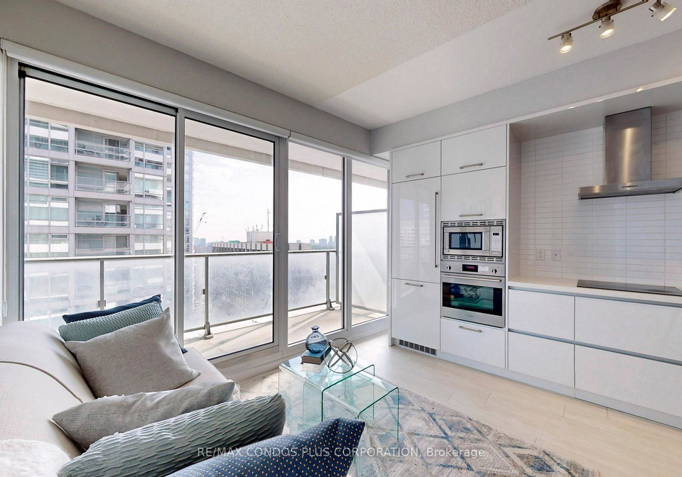 2221-yonge-street-toronto-ontario-c13092050