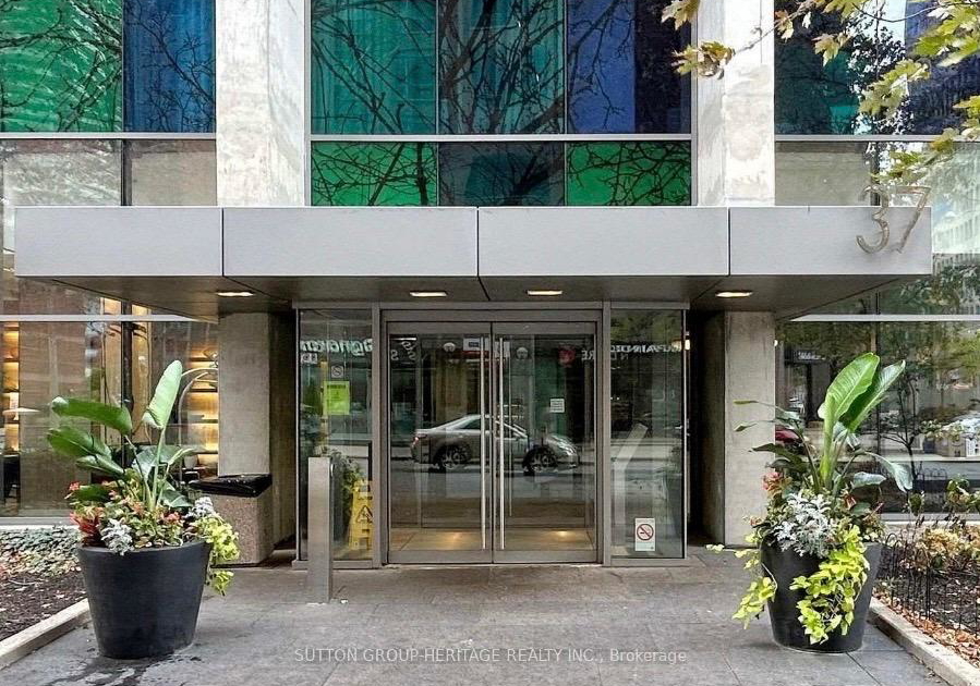 37-grosvenor-street-toronto-ontario-c13092158
