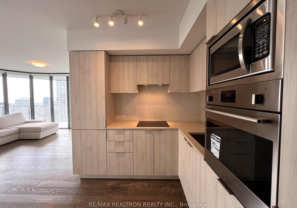 11-wellesley-street-w-toronto-ontario-c13092174