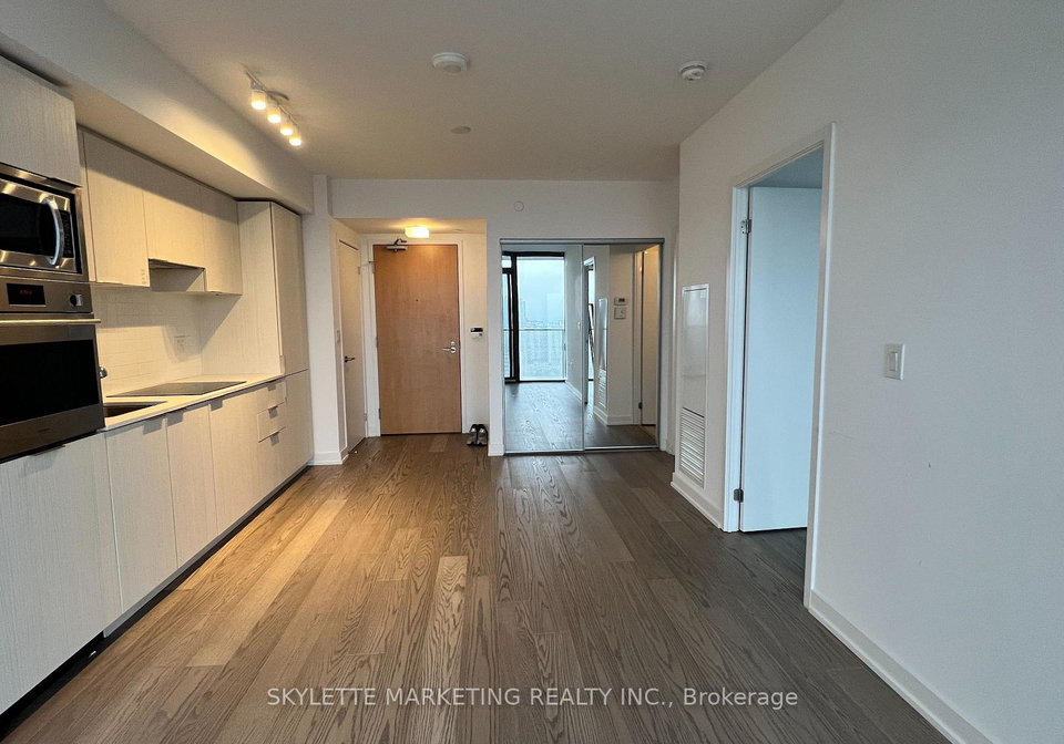11-wellesley-street-w-toronto-ontario-c13092608