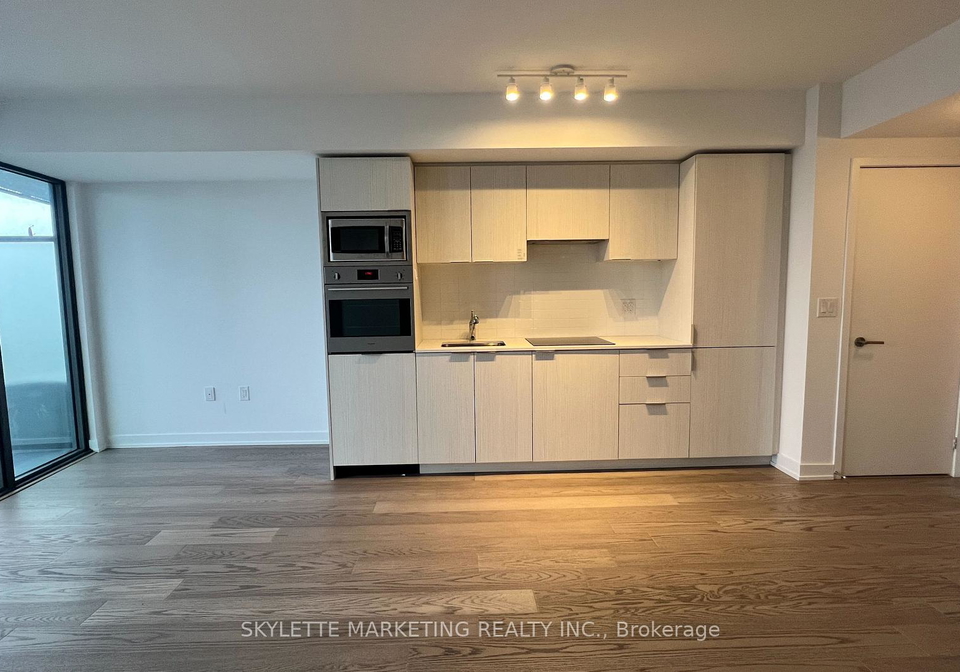 11-wellesley-street-w-toronto-ontario-c13092608