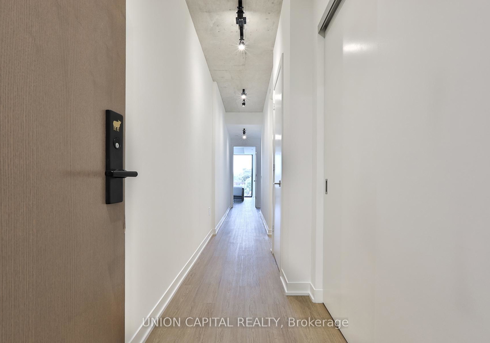 195-mccaul-street-toronto-ontario-c13093270