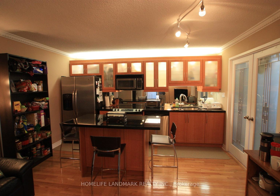633-bay-street-toronto-ontario-c13093310