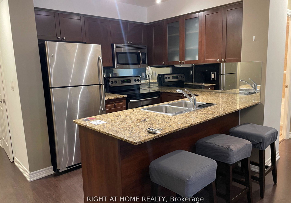 761-bay-street-toronto-ontario-c13093562