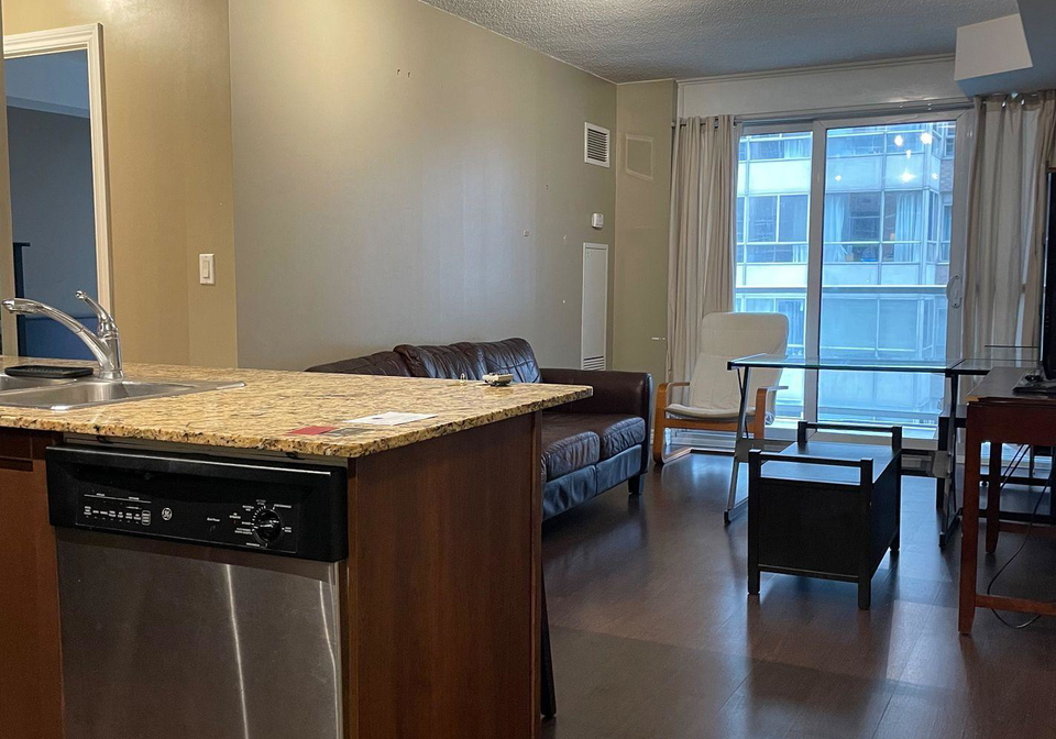 761-bay-street-toronto-ontario-c13093562
