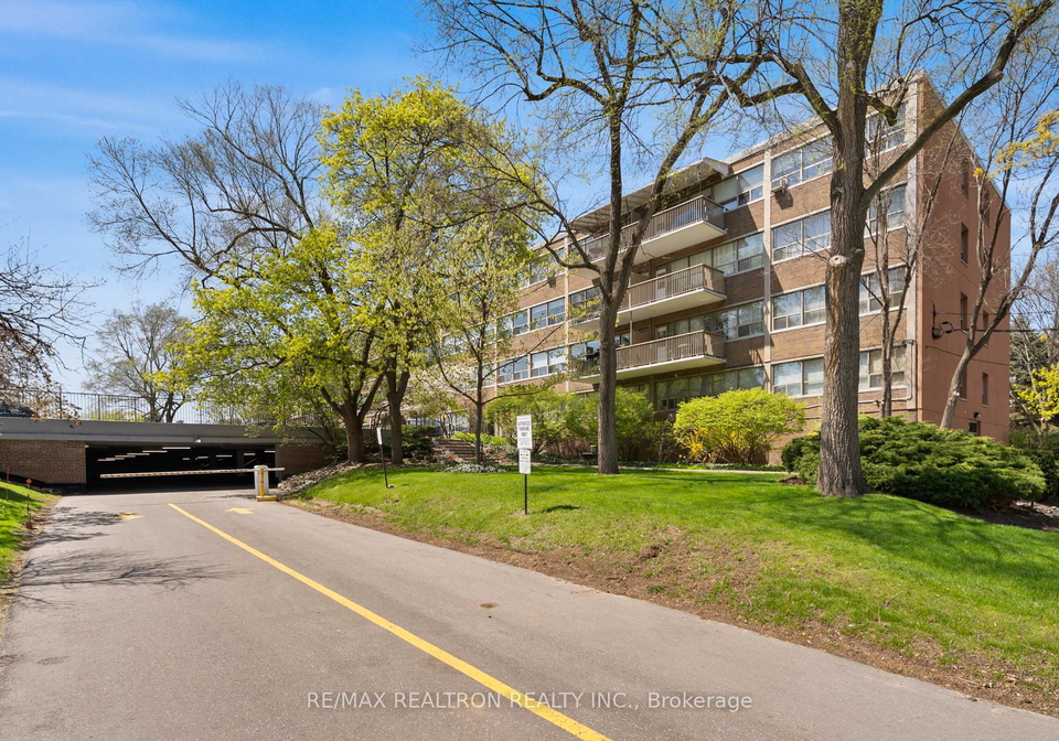 160-the-donway-w-north-york-ontario-c13093568
