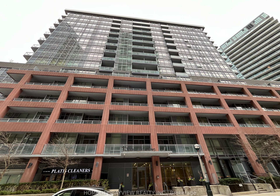 15-bruyeres-mews-drive-toronto-ontario-c13093580