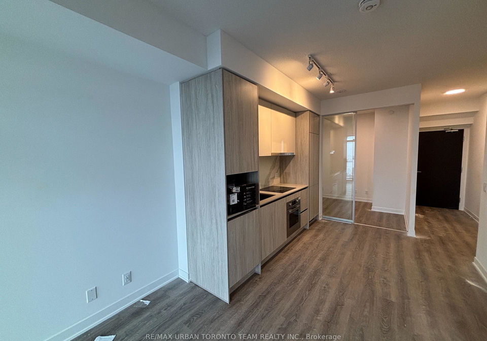 180-front-street-e-toronto-ontario-c13093594