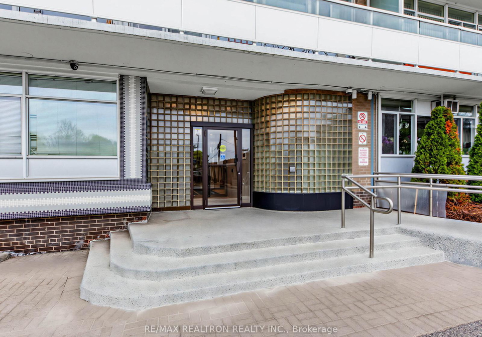 580-christie-street-toronto-ontario-c13094320