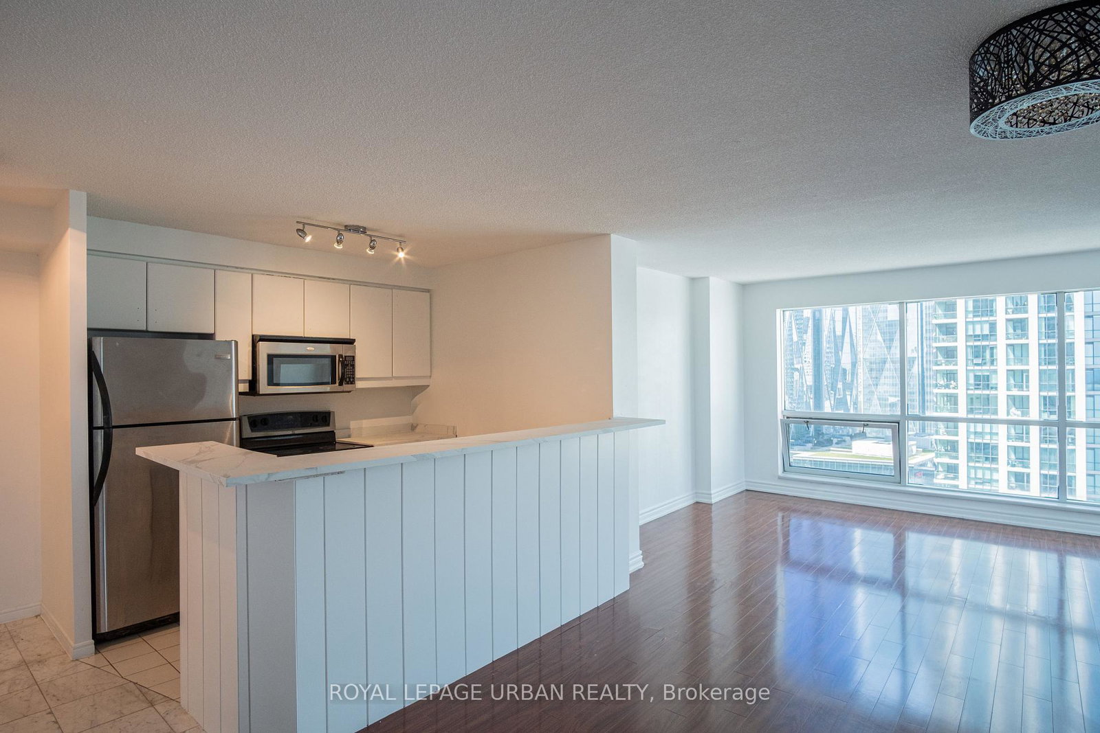 10-yonge-street-toronto-ontario-c13095586
