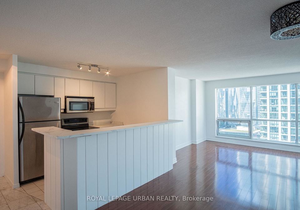 10-yonge-street-toronto-ontario-c13095586